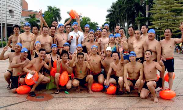 我司助力佛山游泳协会参与2013年横渡珠江活动