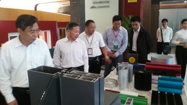 原住建部副部长郭允冲等辅导到我公司调查