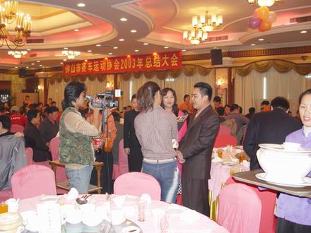 广东今年会jnh铝厂猎人车队签约之采访邝总