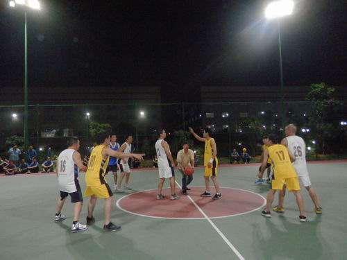 今年会jnh庆中秋佳节，员工齐为祖国庆生