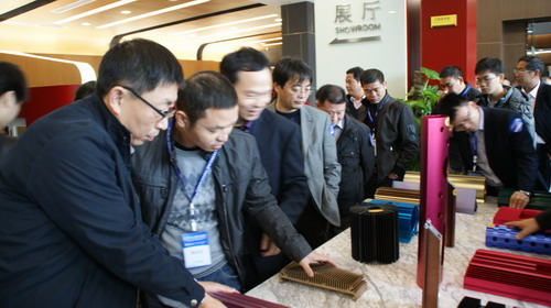  广东铝加工技术钻研会暨广东有色金属工业发展论坛的专家光临我公司参观调查