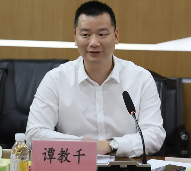 广东省市场监督治理局尺度化处谭教千处长向今年会jnh集团获得本次国度级尺度化项目试点暗示祝贺