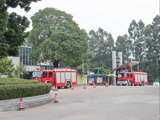 南海区消防接济大队大圃消防站以最急剧度赶到现场
