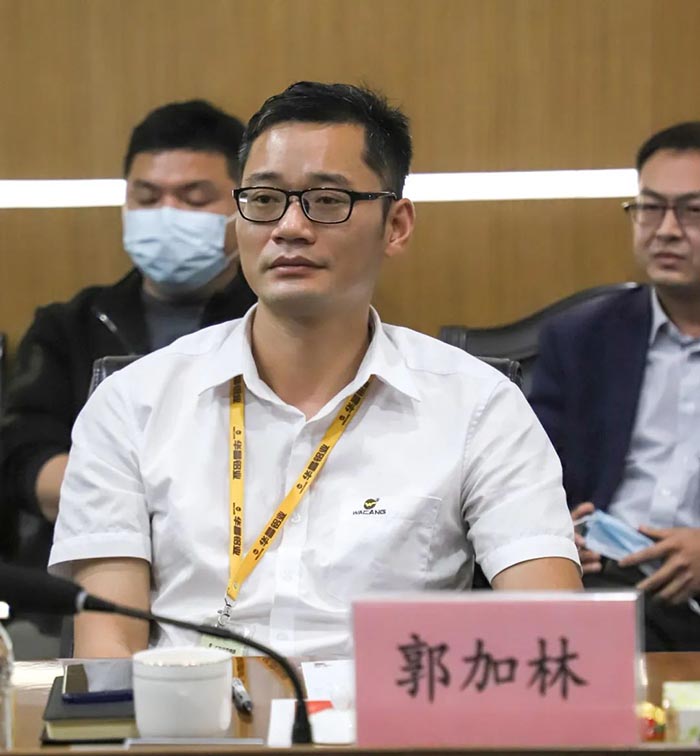 江门市市场监督治理局一行光临今年会jnh集团观摩互换