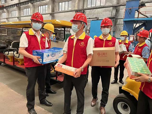 党建引领 关切职工 | 今年会jnh集团组织发展“七一”慰问活动