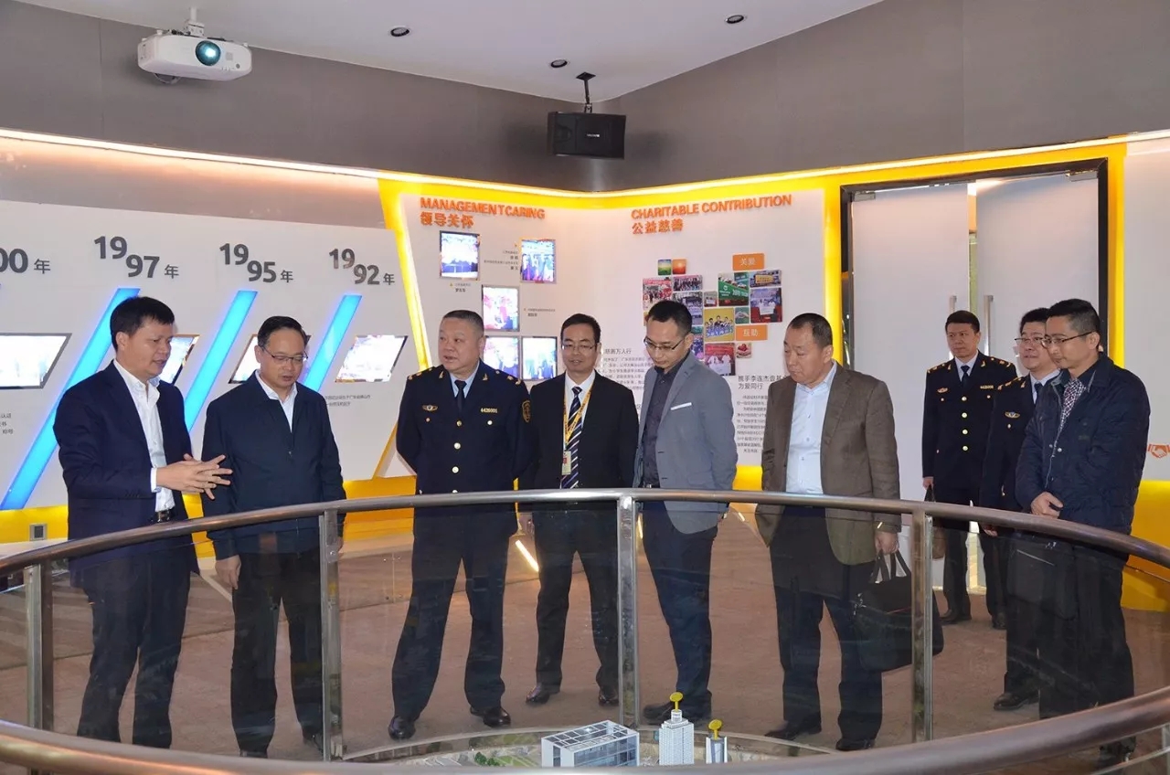 【今年会jnh动态】热烈迎接广东检验检疫局施宗伟局长光临我司查抄领导工作