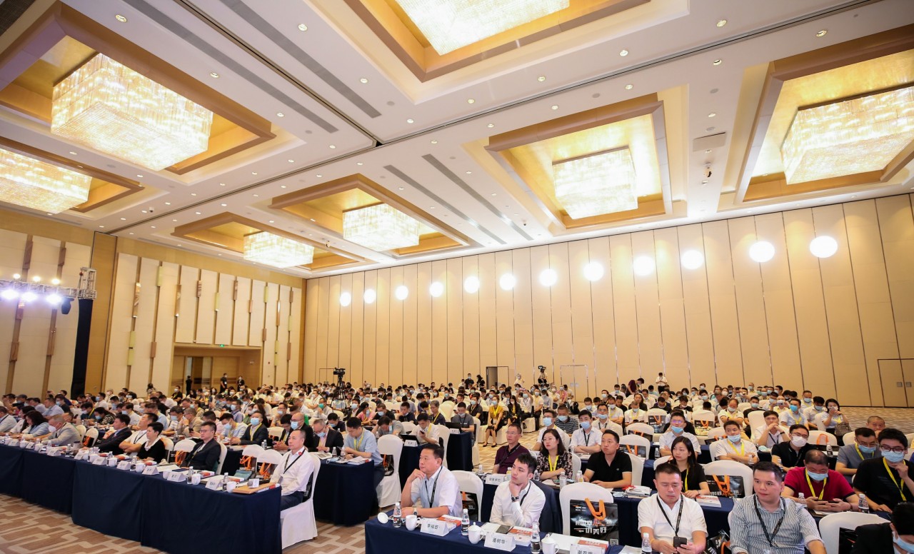 今年会jnh实力斩获行业嘉奖，双沉庆幸加持，星品瞩目，万人见证